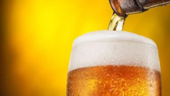 百威亚太去年净利润降超三成，中国区啤酒销量下滑8.6%