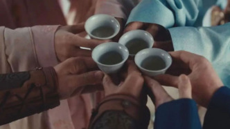 可得共饮一杯太平酒