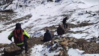 4名驢友擅入云南雨崩神湖未開發(fā)高危區(qū)域被困，警方：已獲救，搜救難度極大