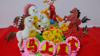 30厘米8斤重！煙臺(tái)非遺傳承人制作面塑《駿馬賀歲》送祝福