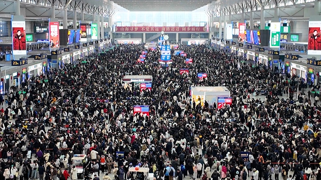 新春走基层｜在虹桥火车站等待回家