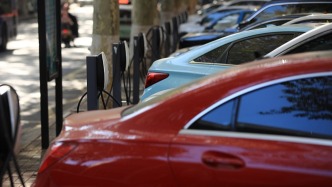 从“车找桩”到“桩追车”，春运多举措确保新能源车主“满电”出发