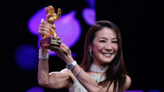 杨紫琼获柏林电影节终身成就奖：接着继续向前走