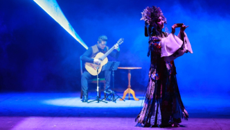 中国小剧场戏曲展演十周年，年轻人在戏曲里“破壁”了吗？