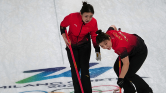 力克卫冕冠军，中国女子冰壶队迎“开门红”