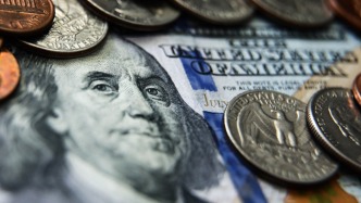 1月银行结售汇顺差798亿美元，“跨境资金流动更趋稳定”