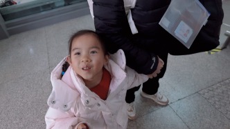 等待回家的心情各不相同，但上车时总是喜悦的｜新春走基层