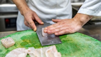 年夜饭私厨上门服务成为消费者新选择，省心同时食品安全如何保证？