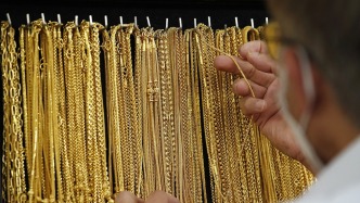 贵金属价格强劲反弹！现货黄金收涨2.39%，重回5000美元上方