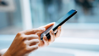 美参议员敦促政府放弃审查免签赴美游客社交媒体