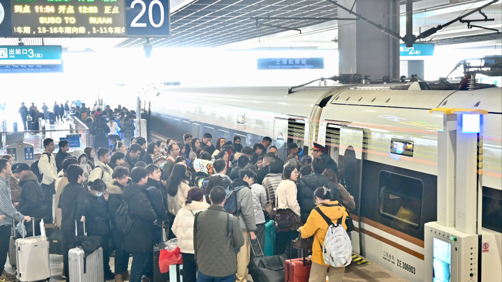 这个最繁忙的站台，一天接发列车超过90趟是什么概念？｜新春走基层