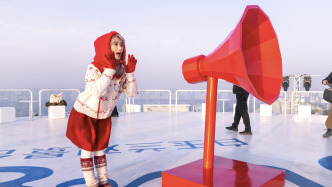 在320米高空喊出新年心愿！浦西第一高樓頂層立起一座大喇叭