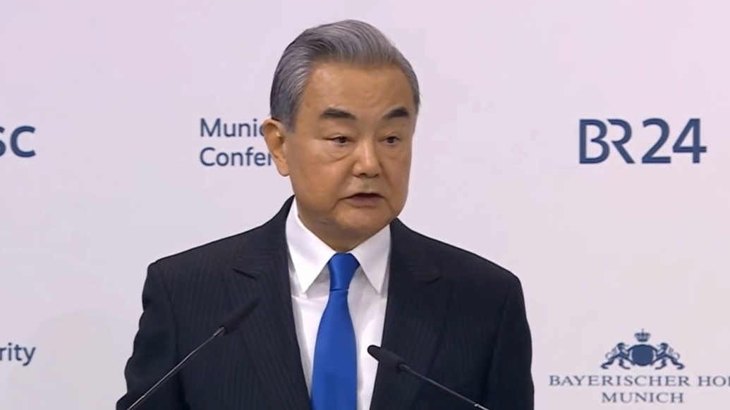 2026慕安会｜王毅：特朗普非常尊重中方，但还有人想打压中国