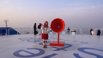 浦西第一高楼玩出新花样！登顶喊话祈福迎马年