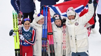越野滑雪：挪威队摘得女子4×7.5公里接力金牌