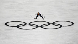 跳台滑雪男子个人大跳台：斯洛文尼亚选手普雷夫茨逆转夺金