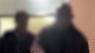 84岁老人走失被救掏出5元钱致谢，救援队员笑着婉拒
