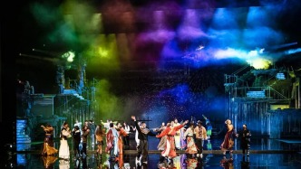 舞臺(tái)劇《江南·十二場(chǎng)歡聚》蘇州首演