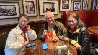 春啟新程｜她帶希臘游客過中國年，期待入境游“一直火下去”