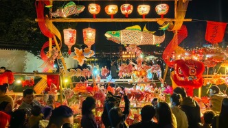 放马过来，“申”情款待丨逛灯会“轧闹猛”，来过个“龙马精神”的时髦新年