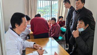 四代人传承接力：福建南安潘氏家族春节返乡义诊的第69年