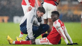 体坛联播｜阿森纳遭狼队补时绝平，欧文宣布赛季报销