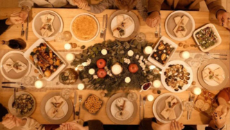 春节走亲戚，年轻人“反向教育”长辈