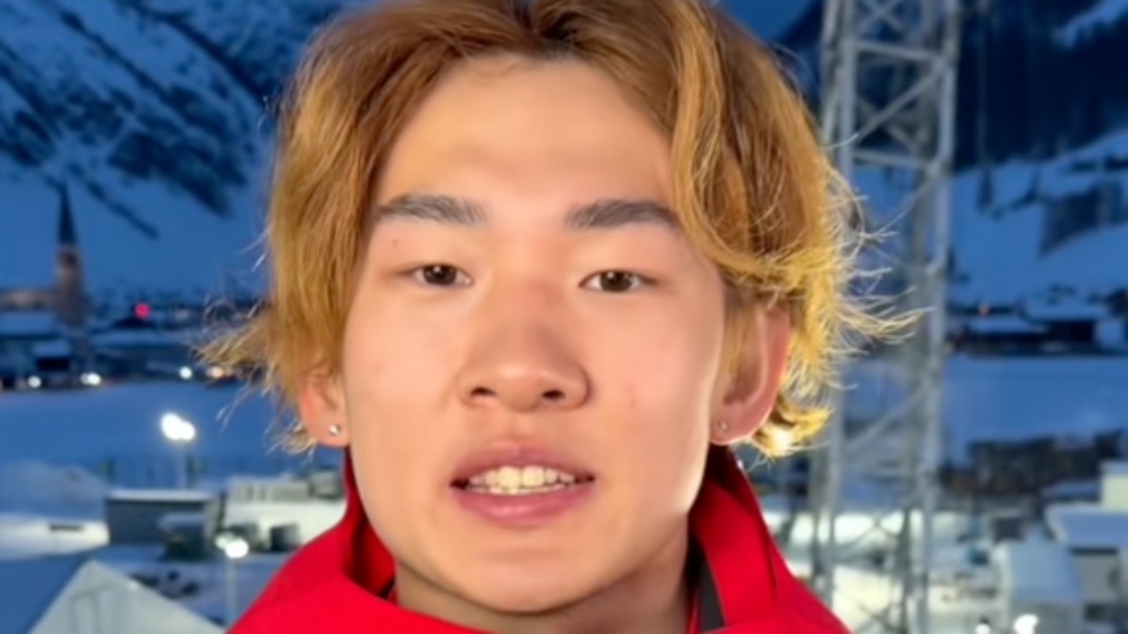 蘇翊鳴戴著金牌送上新年祝福:祝大家馬到成功、勇往直前