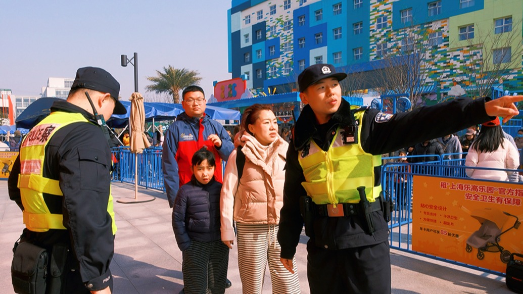 春节假期上海景点迎大客流，警方“一点一方案”保障平稳有序