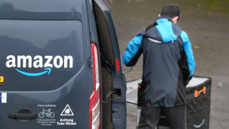 7170亿美元！亚马逊首次反超沃尔玛，拿下全球年度营收冠军