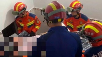 除夕夜孕妇羊水破裂被困三楼，消防员联手托举新生