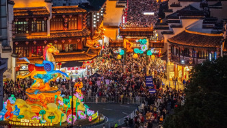 史上最长春节假期｜假期第六天景区仍然“谁来都得排队”，旅游产品价格“阶梯式回落”