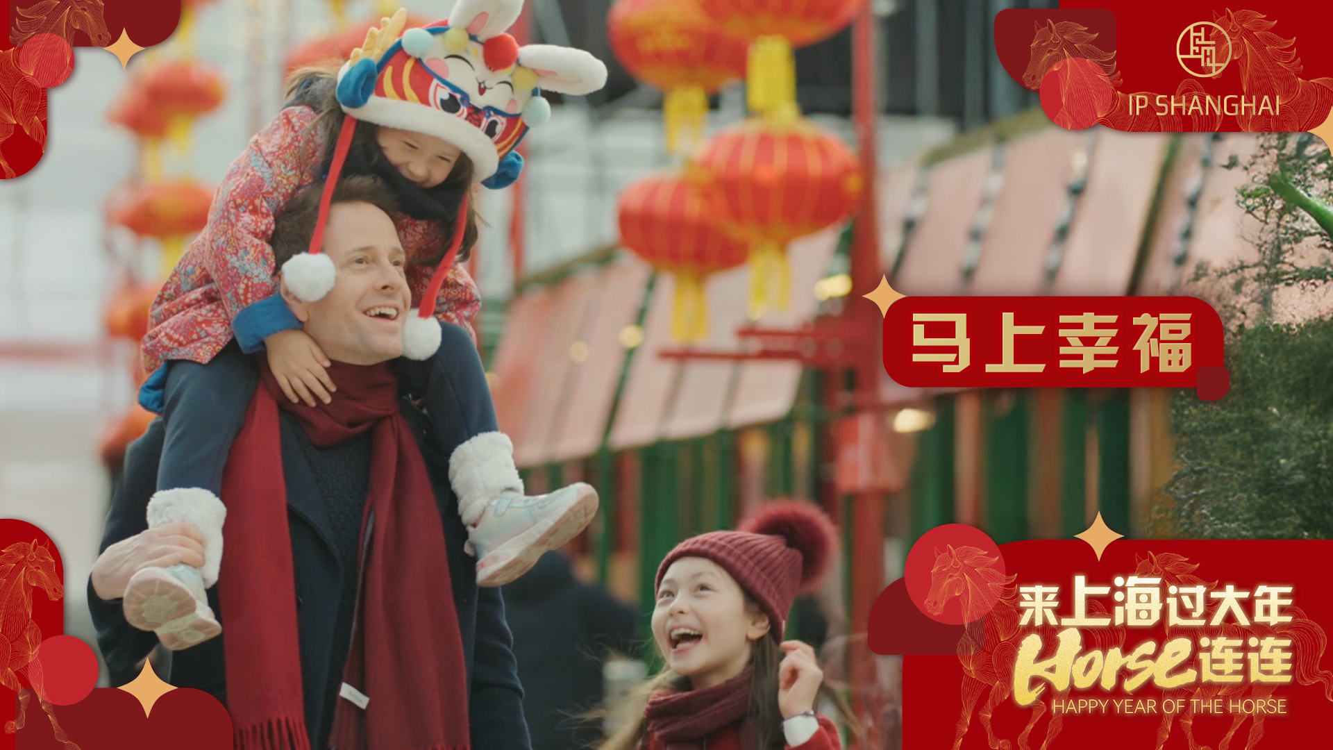 流光溢彩，英国摄影师定格申城中式浪漫夜