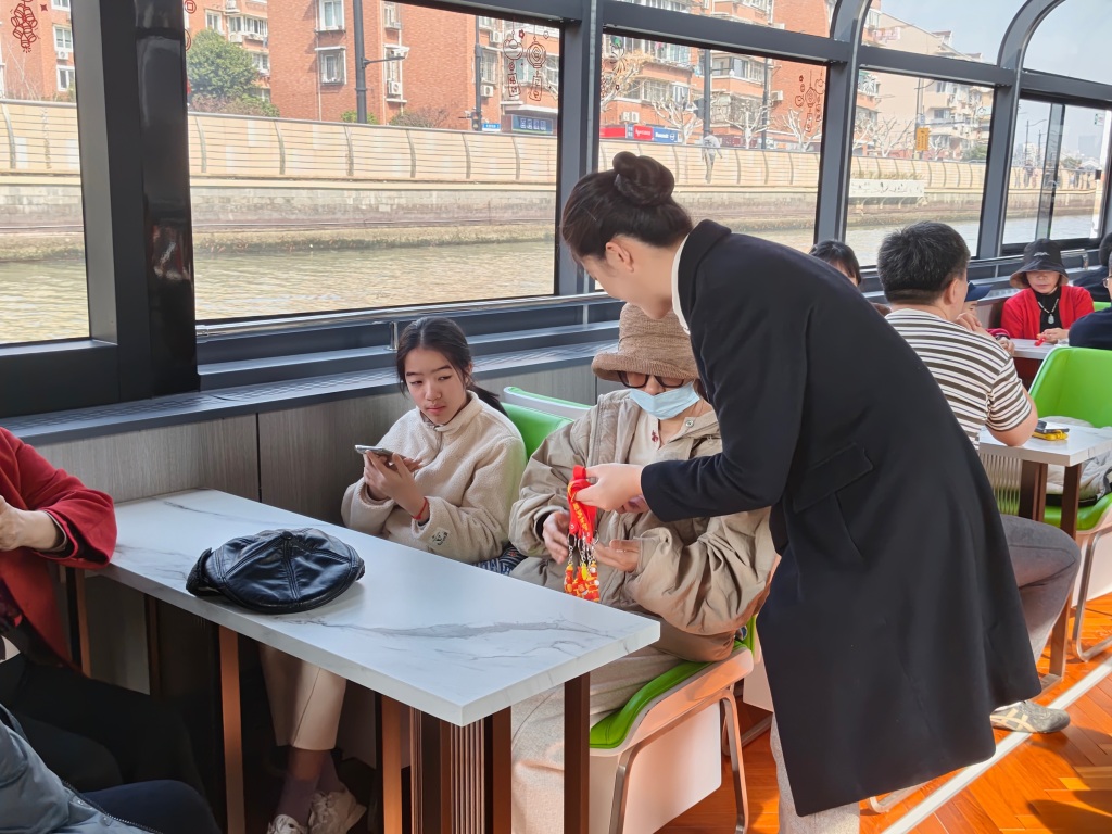 上海主要景点大年初四接待游客超115万人次，未来几天将迎短途游高峰