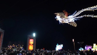 新春走基层丨山西高平“赛博”灯会“硬控”墨西哥小伙：“太震撼了！”