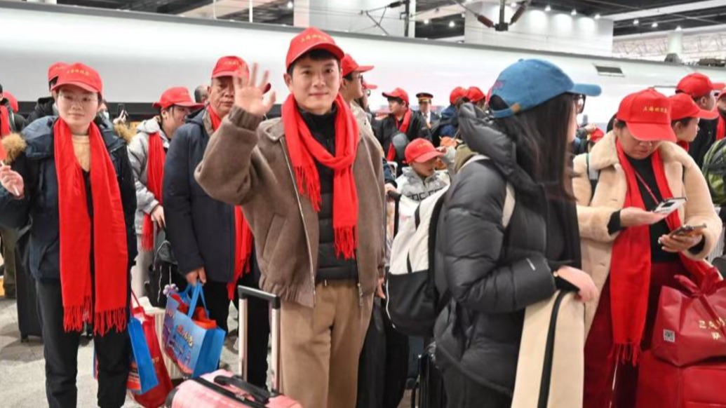 人勤春早暖意先行！春节后首批“点对点”务工劳动者乘专机专列抵沪