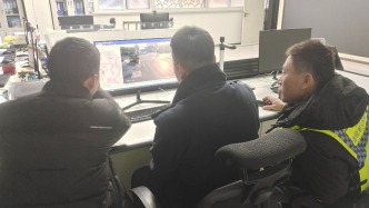 胶州退役军人救援队24名队员与警方协同，年初二寻回一走失老人