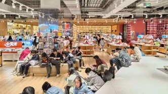 新春走基层｜上海的书店也有“春节档”，书店人流量和销售同步增长