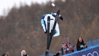 “手机致伤”，滑雪比赛为啥非得带手机？