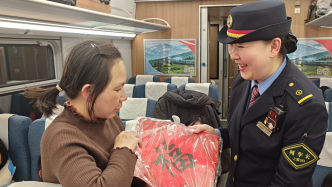 春启新程｜列车长的第29年春运，返程路上载着很多牵挂与不舍