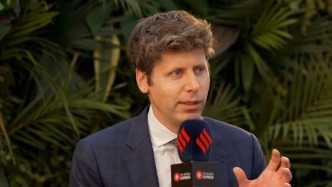 奥特曼给马斯克泼冷水：将数据中心送入太空想法太荒谬