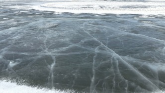 多地发布融冰期安全提示：受冷暖交替影响冰层承载力急剧下降