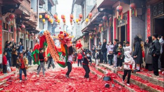 光明日报：年轻人春节返乡，“挤爆”县城酒店？