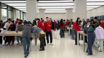 销量比去年好太多！新国补落地叠加厂商促销，上海手机市场新春喜洋洋