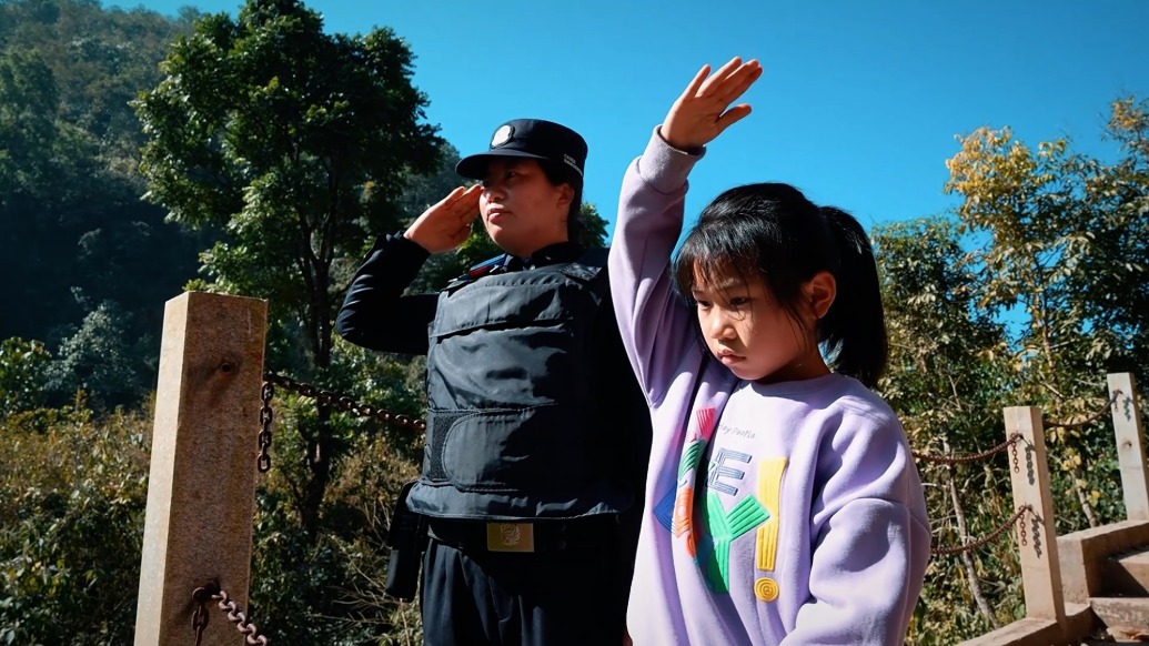 跟著媽媽巡邊去！9歲女孩用腳丈量媽媽守護(hù)的邊境線