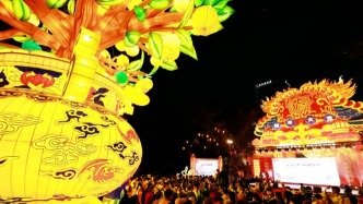 春风正策马，山河共一驰