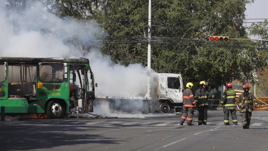 墨西哥毒枭在军方抓捕行动中身亡，贩毒集团暴力反扑引发骚乱，多国发警示