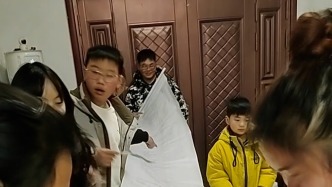 河南男子历时两月绘制12米长家谱：能让孩子们直观了解家族传承