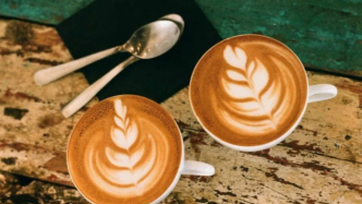 县城精品咖啡馆，靠春节“续命”