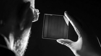 微软开发出可存储数据上万年的玻璃